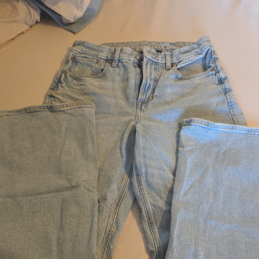 American Eagle Light Wash Wide Straight Leg Strigid Jeans Size 2 28" Inseam